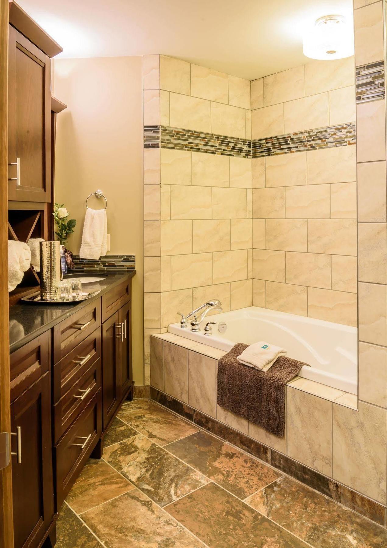 Noble House Suites B&B Grand Forks Dış mekan fotoğraf