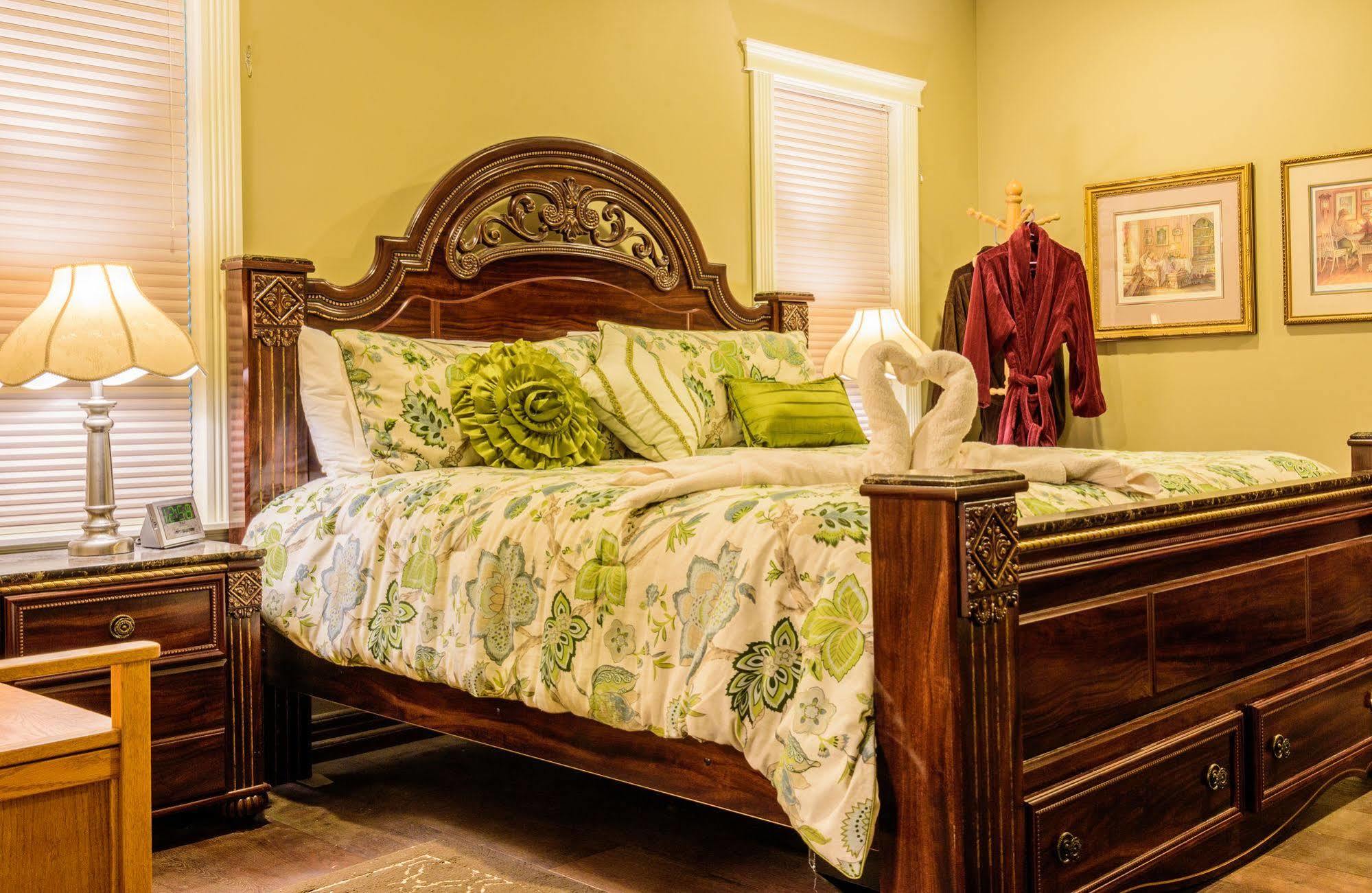 Noble House Suites B&B Grand Forks Dış mekan fotoğraf