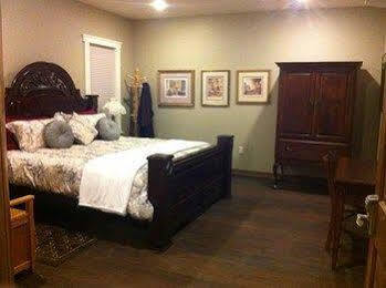 Noble House Suites B&B Grand Forks Dış mekan fotoğraf